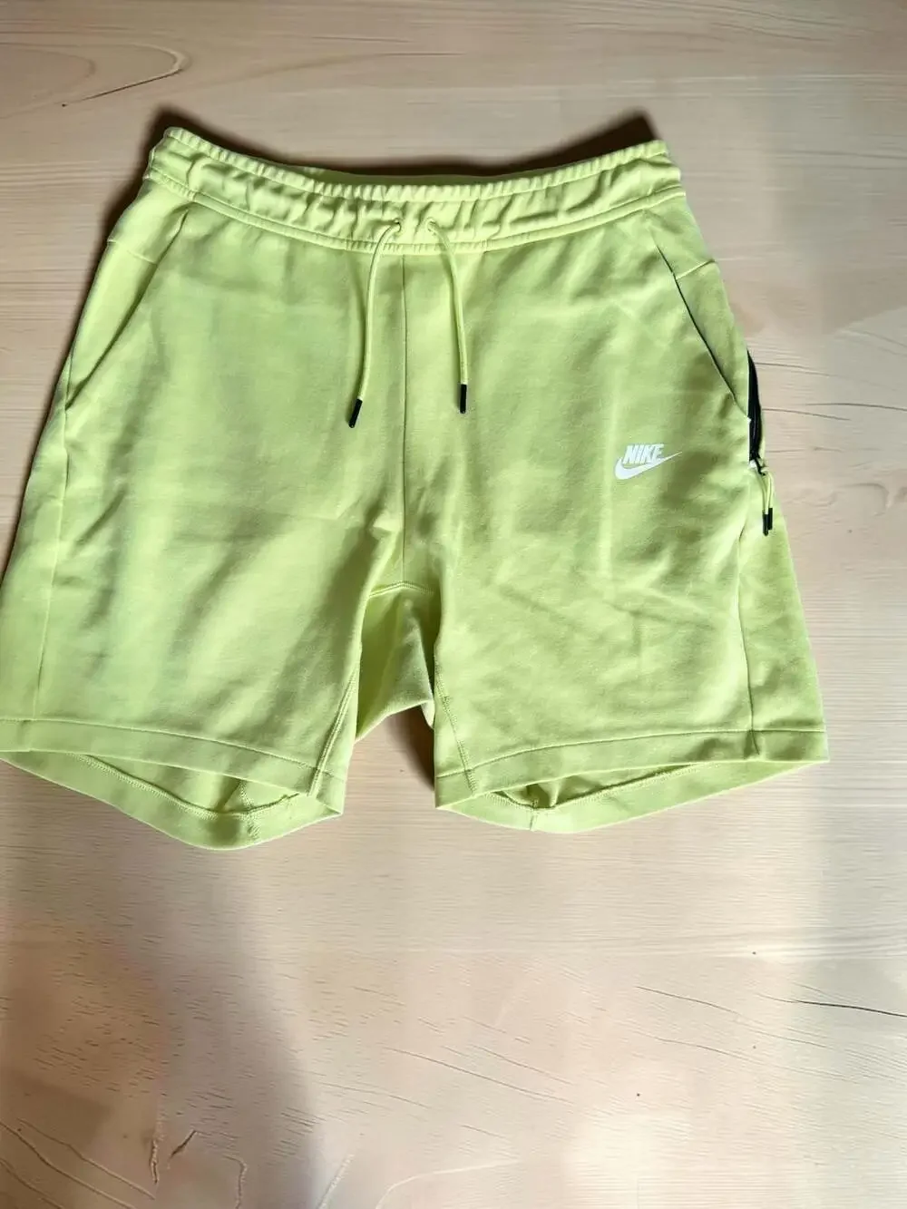 Nike Sportswear Fleece Shorts in Lemon Twist, Size M